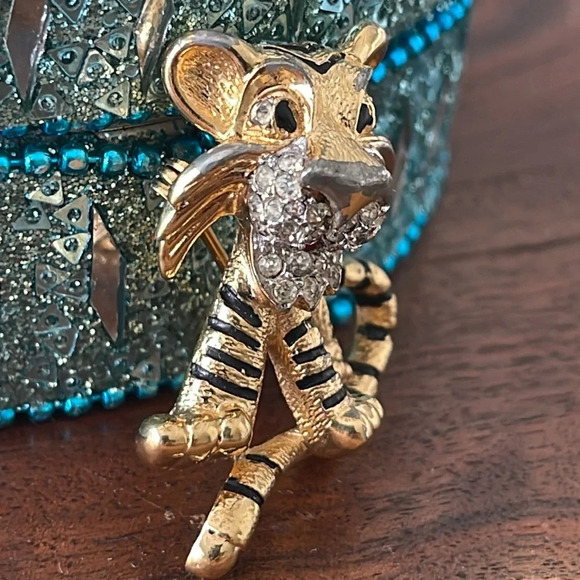 Vintage Jomaz Gold Tone Tiger Brooch Pin - Picture 12 of 16